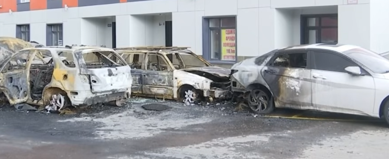 Пожар на парковке Астаны: мужчина попал в реанимацию