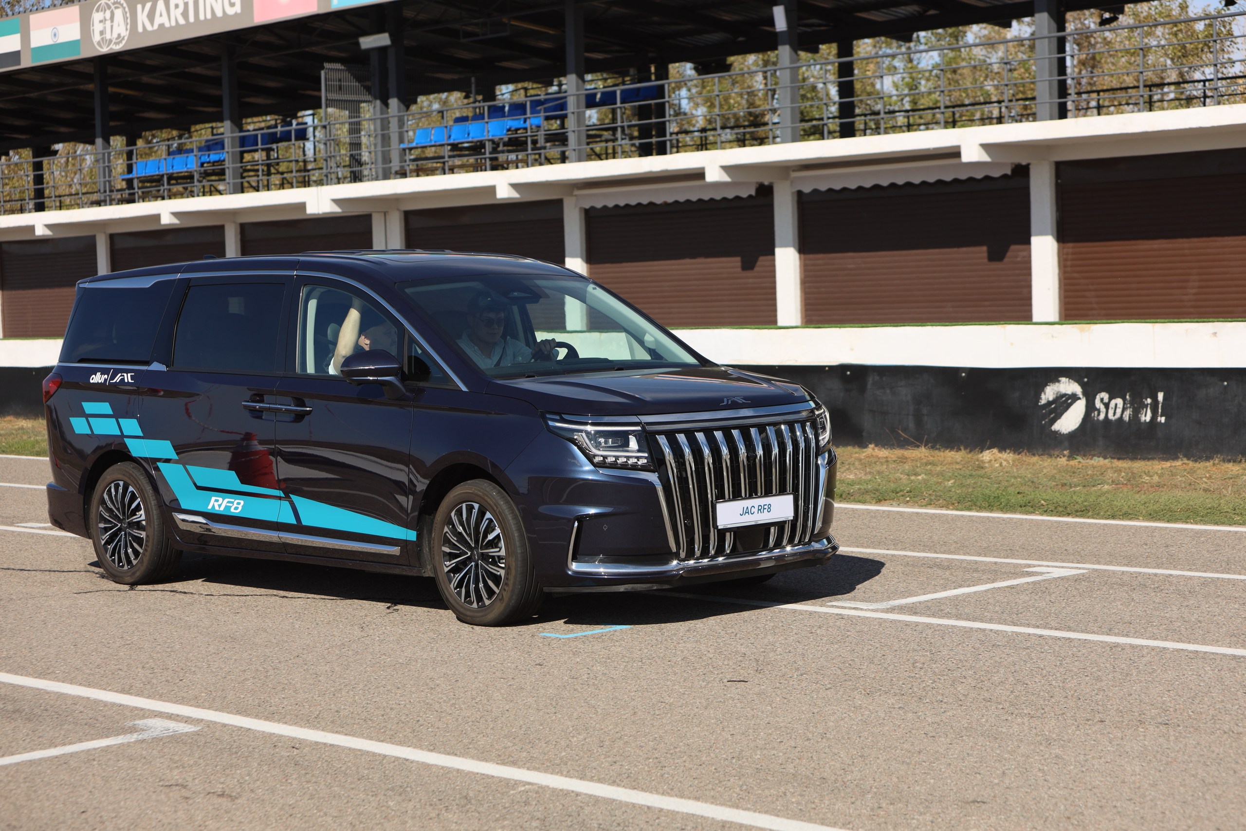 JAC представил обновленный JS6 и провёл масштабный тест-драйв 5 JAC представил обновленный JS6 и провёл масштабный тест-драйв